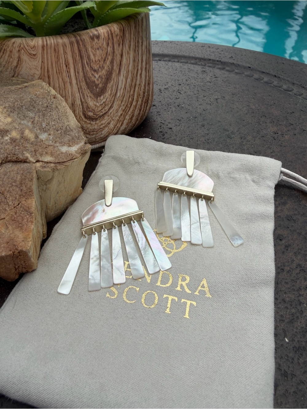 NWT KENDRA SCOTT Earrings - Beautiful Designer - Classic - Boho Earrings